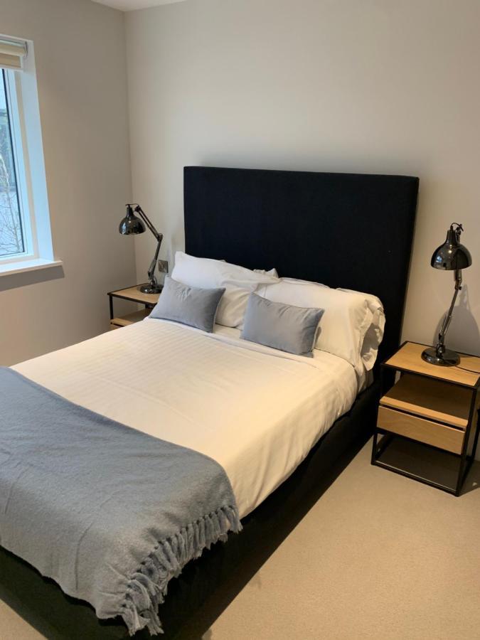 Heathrow North Apartments By Charles Hope ハウンズロー エクステリア 写真