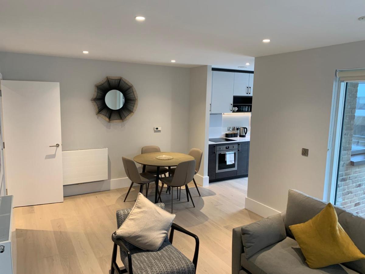 Heathrow North Apartments By Charles Hope ハウンズロー エクステリア 写真